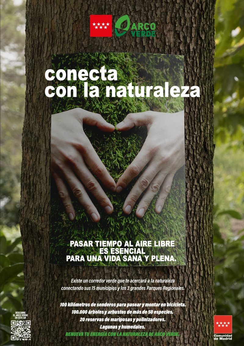 Cartel de Arco Verde con unas manos que forman un corazón sobre la hierba y el titular «Conecta con la naturaleza»